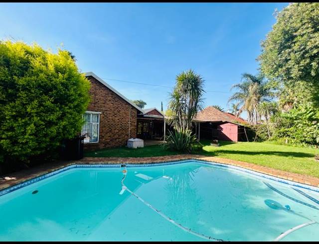 4 BEDROOM HOUSE FOR SALE IN VANDERBIJLPARK SW 2
